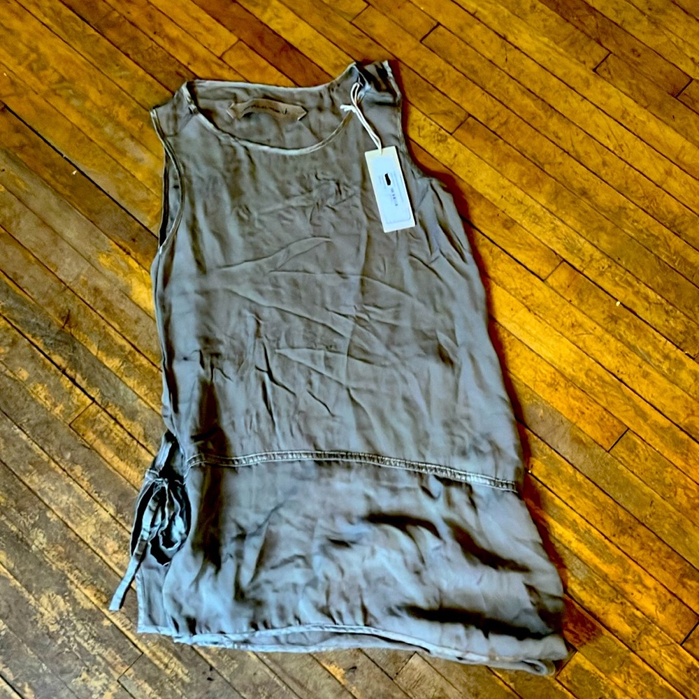 Nicolas & Mark tank NWT Small 296$